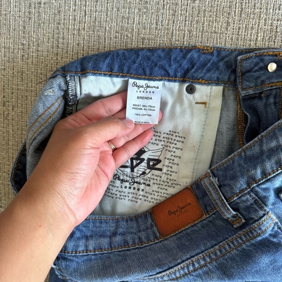 Pepe Jeans Women's Classic Blue Jean Shorts - Picture 8 of 8